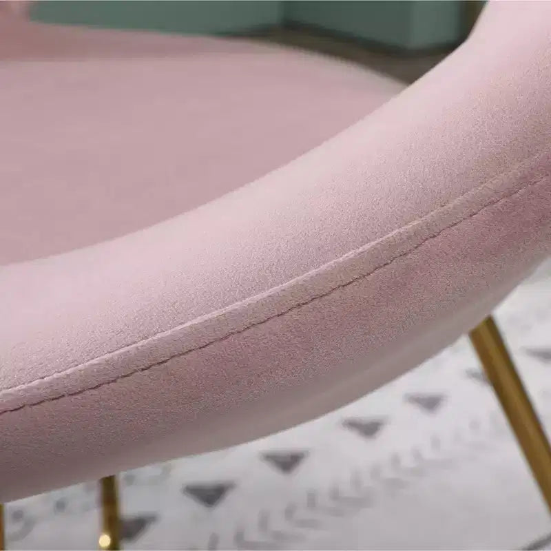 Fauteuil d'appoint en velours soyeux, rose avec piétement doré