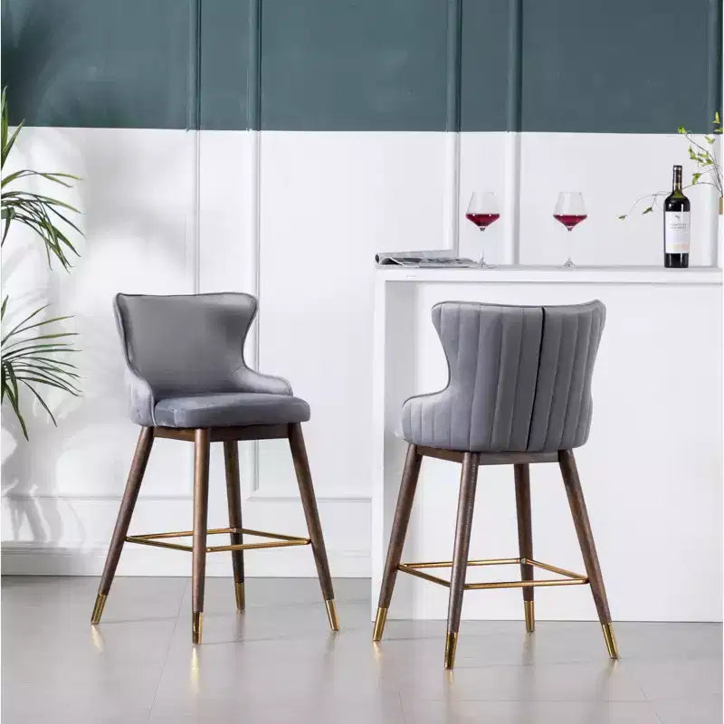 Tabourets de comptoir à dossier haut et ailes, recouverts de tissu, gris