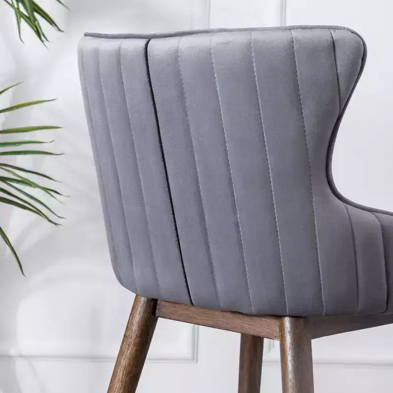 Tabourets de comptoir à dossier haut et ailes, recouverts de tissu, gris