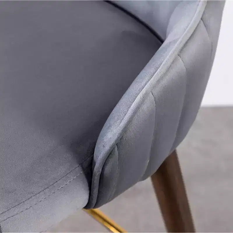 Tabourets de comptoir à dossier haut et ailes, recouverts de tissu, gris
