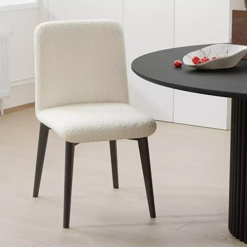 Chaises de salle à manger capitonnées en fausse fourrure blanche