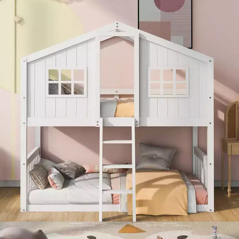 Lit superposé en forme de maison avec échelle, lits jumeaux