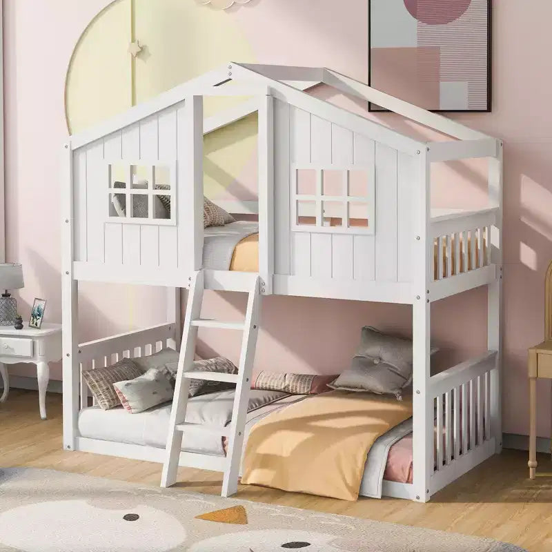 Lit superposé en forme de maison avec échelle, lits jumeaux