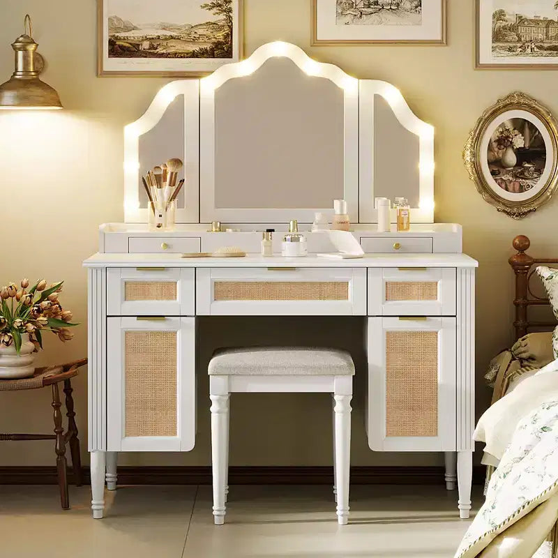 Coiffeuse avec miroir triptyque, 3 modes d'éclairage et grande station de recharge, Blanc