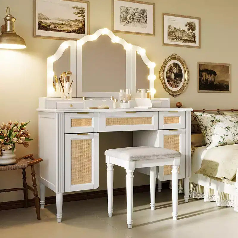 Coiffeuse avec miroir triptyque, 3 modes d'éclairage et grande station de recharge, Blanc