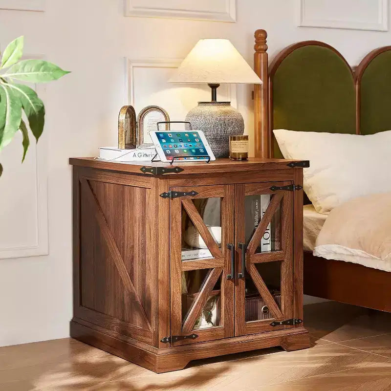 Table de chevet de ferme avec porte coulissante en verre de style grange avec station de recharge Étagère réglable