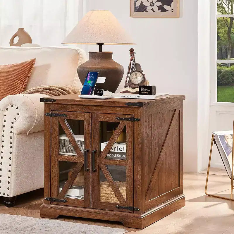 Table de chevet de ferme avec porte coulissante en verre de style grange avec station de recharge Étagère réglable