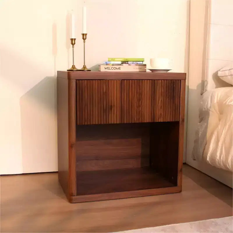 Table de chevet cannelée moderne avec tiroir de rangement, table d'appoint de style Mid-Century, table de nuit